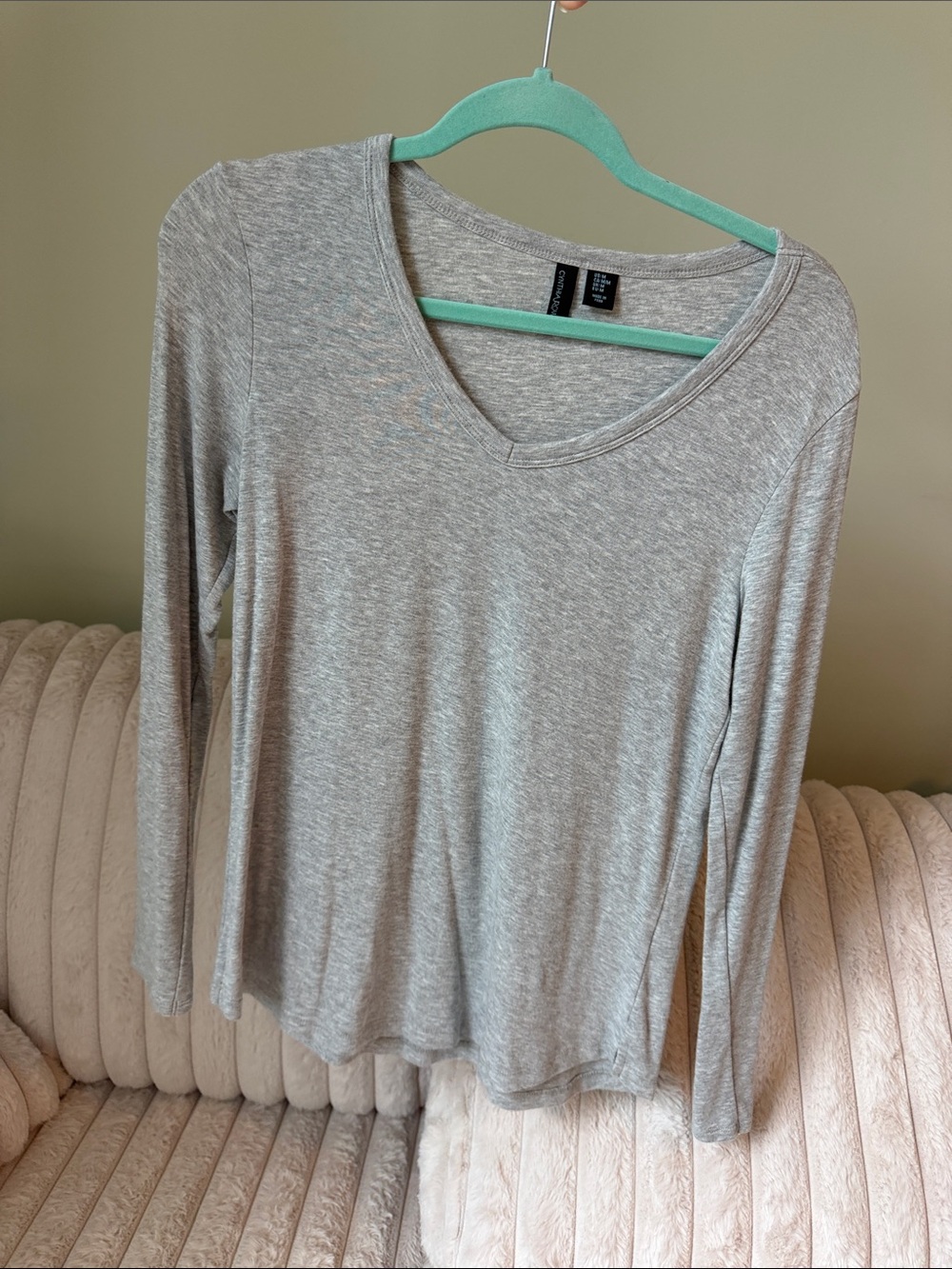 Cynthia Rowley Heather Gray V-Neck Long Sleeve Soft Tee Size Medium